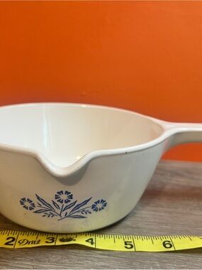 Corning Ware Blue Cornflower 2 1/2 cup Oven-to-Table Serving Bowl w/ Pour Spout